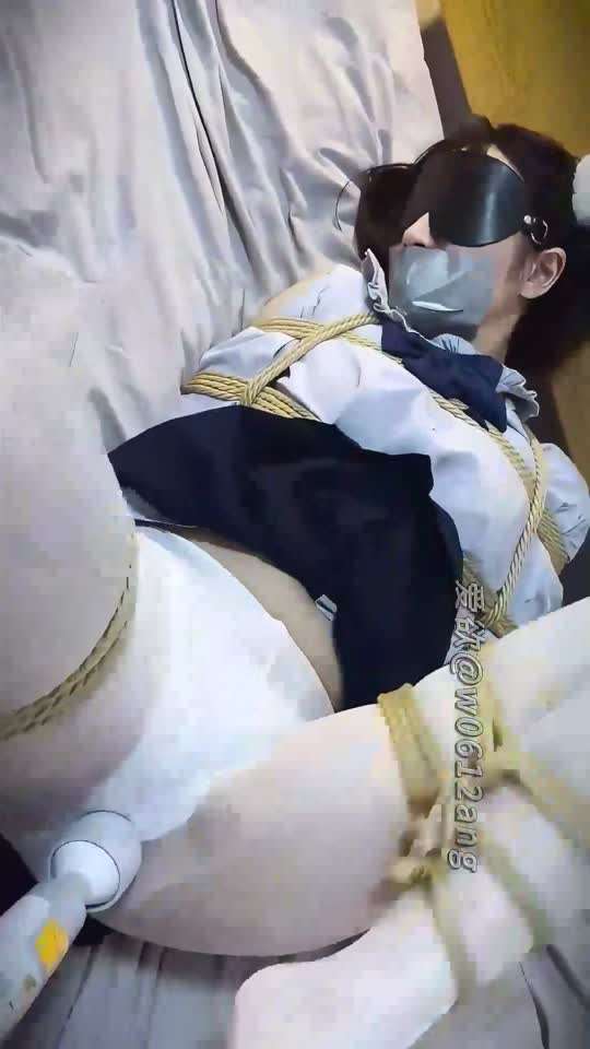 白丝萝莉妹被捆绑调教