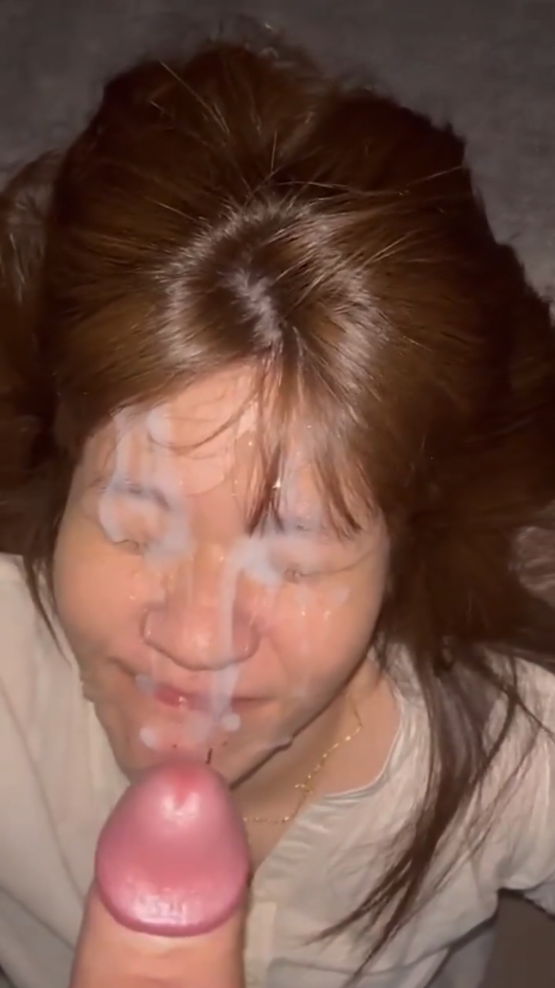大量颜射长下巴少妇