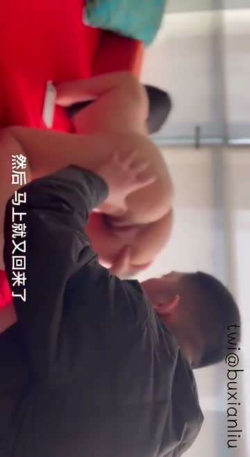 白嫩蜜桃臀小母狗
