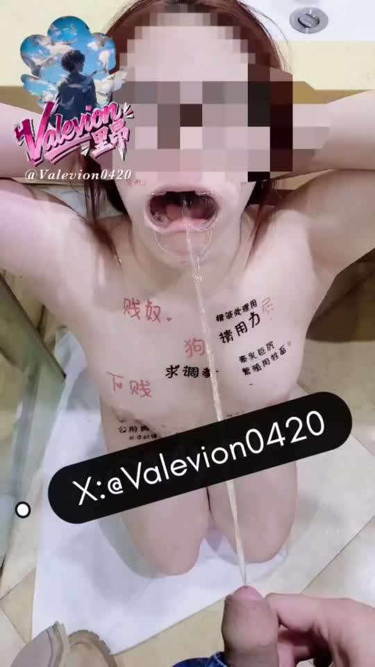 下贱母狗被呲尿调教